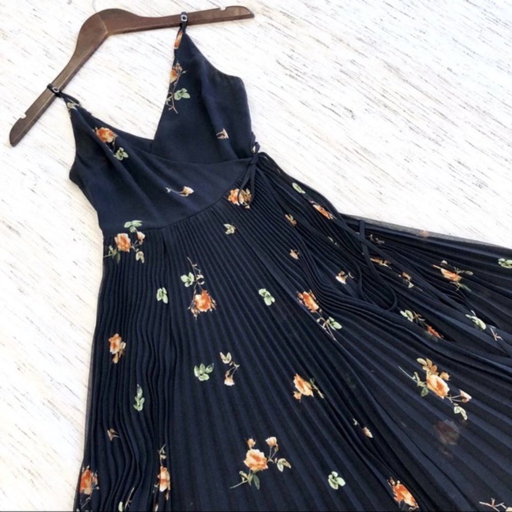 Aritzia Wilfred Beaune Navy Floral Dress Small